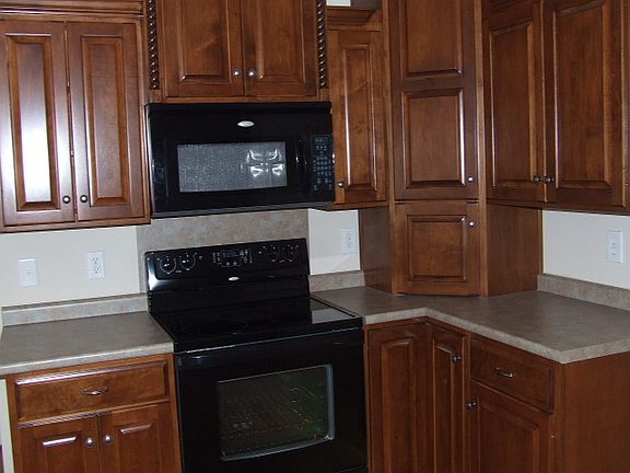 Kitchen (2 of 2)