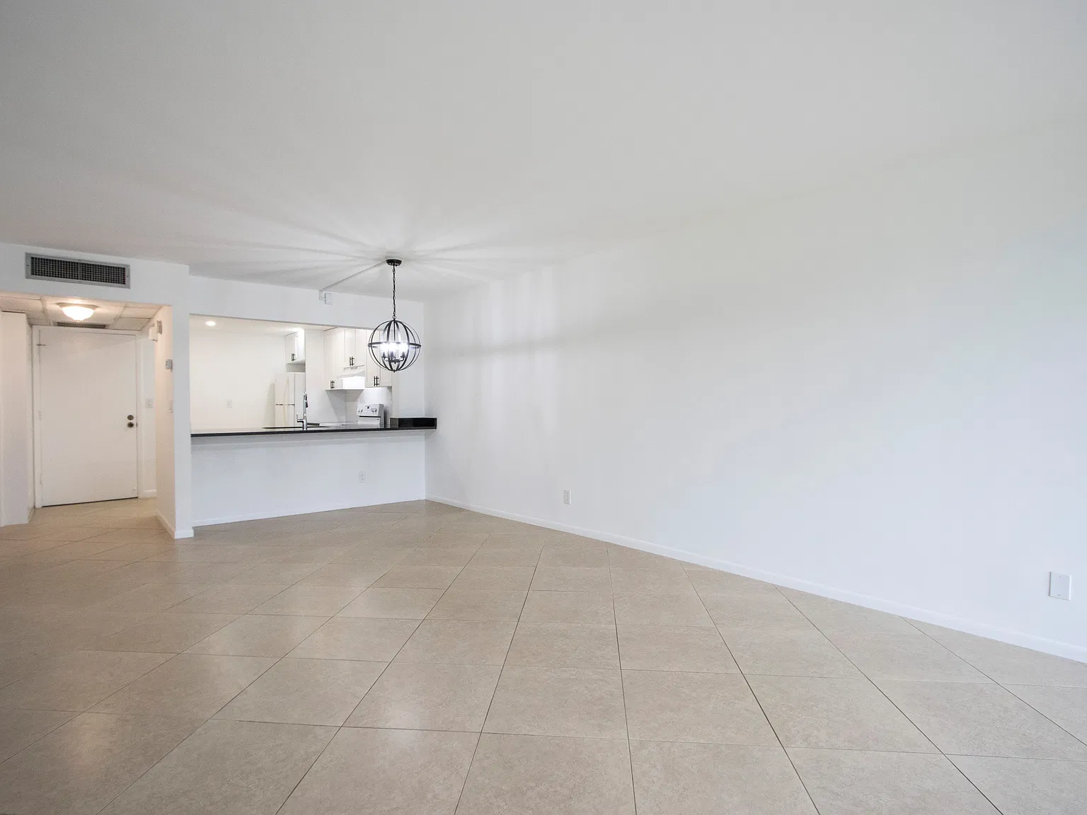 2 bed, 1050 sqft, $1,825 — Photo 2
