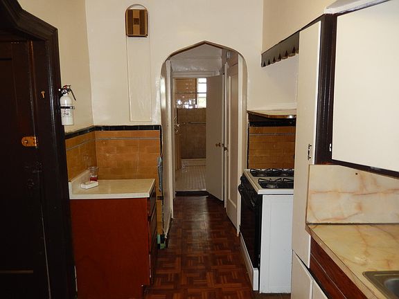 3rd image of 553 E 91st St #3