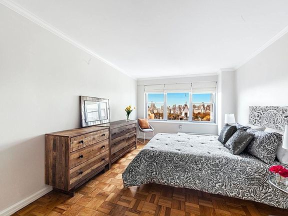 4th image of 15 W 72nd St APT 20F