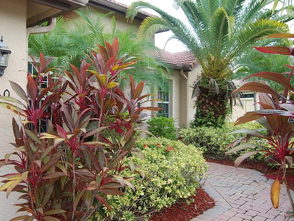 4th image of 860 SW Saint Tropez Ct