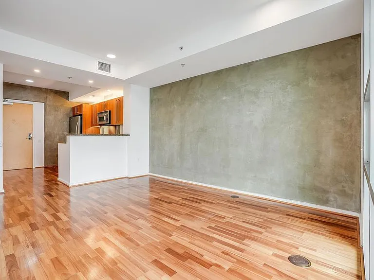 321 10th Ave #1303 — Photo 12