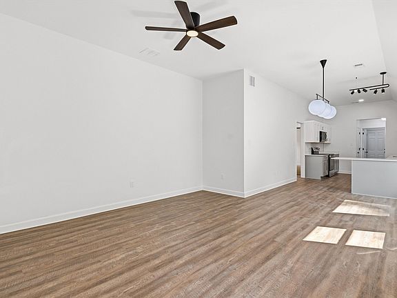 4th image of 435 Hewlett Rd