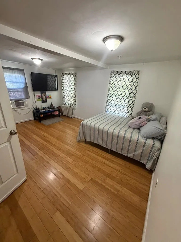 1226 Howard St — Photo 4