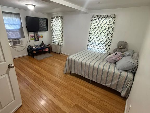 4th image of 1226 Howard St #1