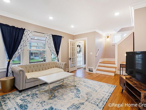 3rd image of 328 Gladstone Ave SE