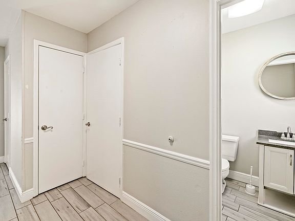 5th image of 2387 Gregory Dr