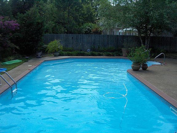 Pool - full landscaping