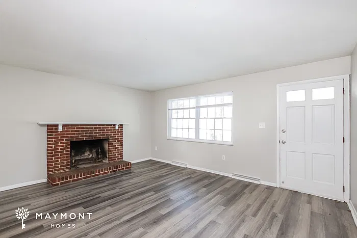 3 bed, 2.0 bath, 1227 sqft, $1,745 — Photo 4