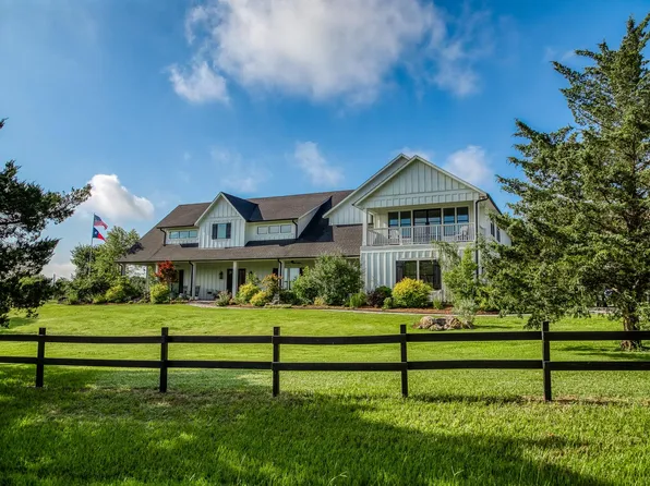 9352 Lake Dr, Chappell Hill, TX 77426