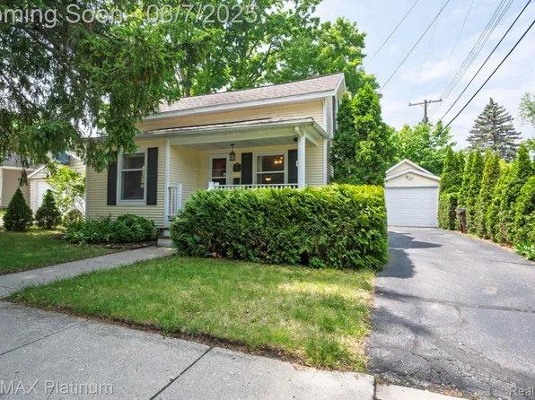 216 S Cedar St, Williamston, MI 48895