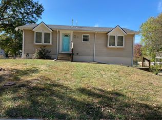 506 NE Castle Dr, Lees Summit, MO 64086