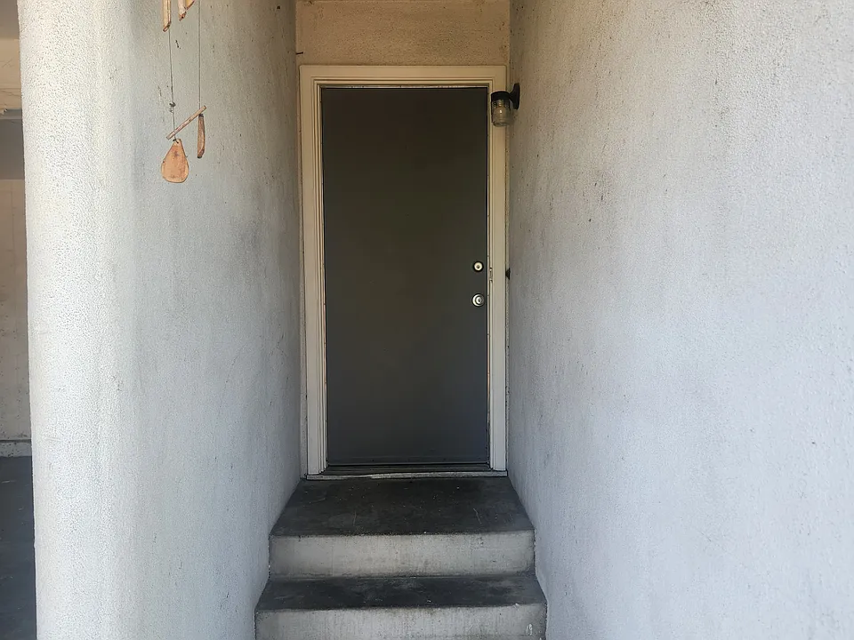 502 E Cherry Ave
