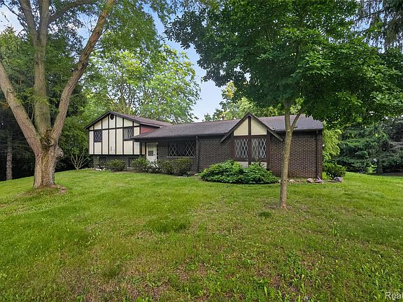 2nd image of 16955 English Rd