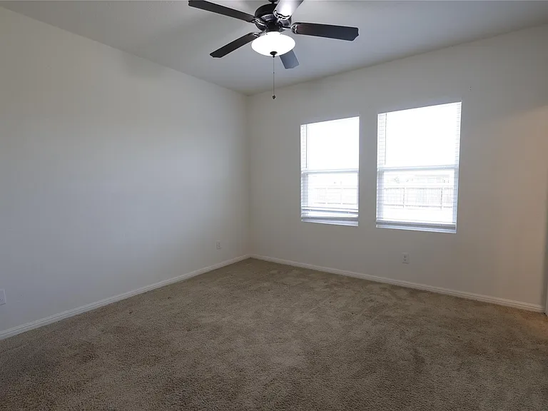 250 Seneca Loop — Photo 11