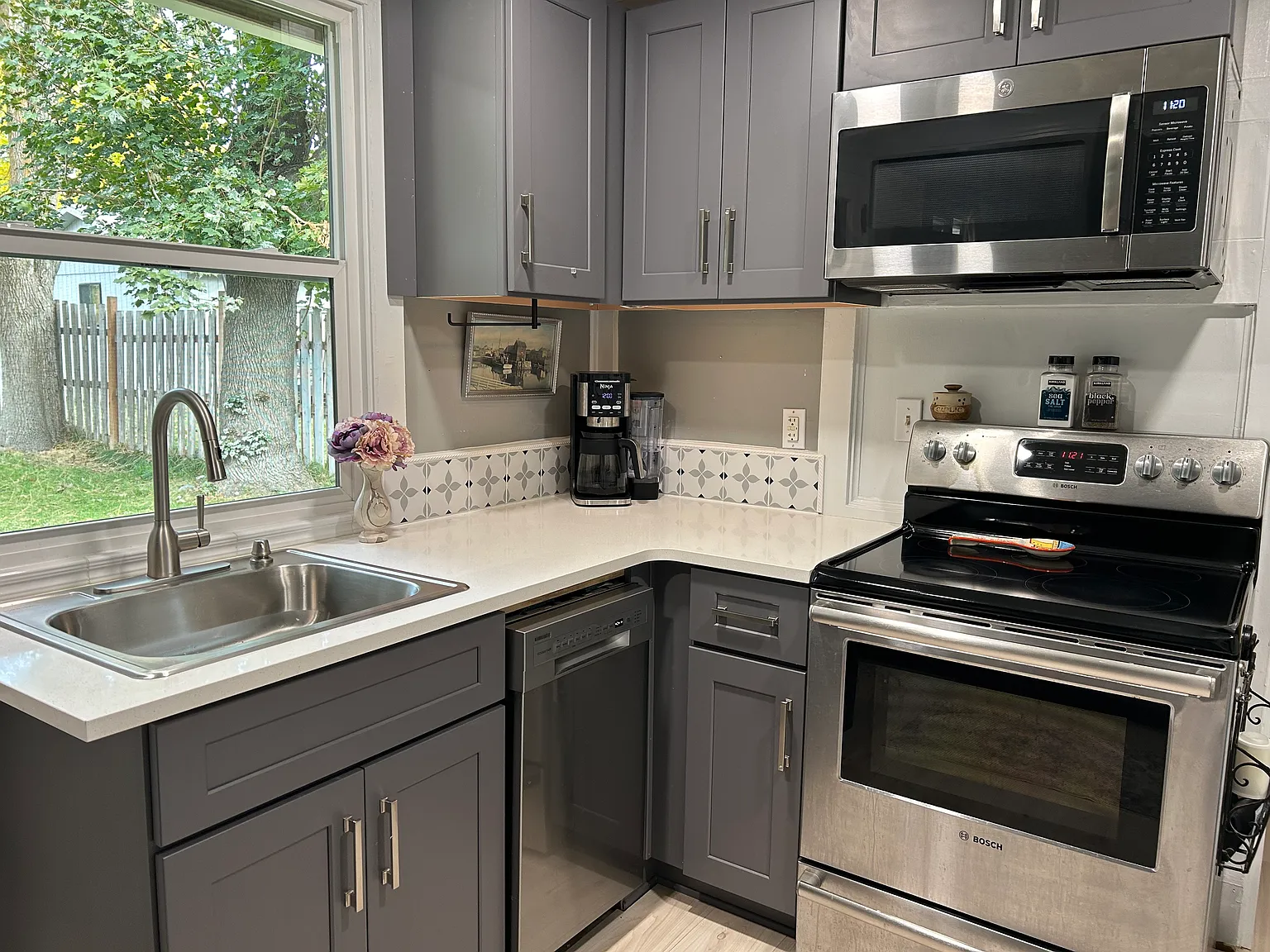 3 bed, 1124 sqft, $3,900 — Photo 3
