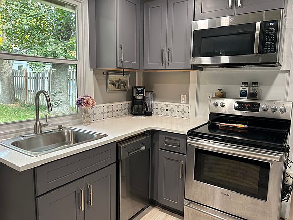 3rd image of 3318 W Gordon Ave