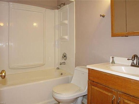 3rd image of 17410 Dumont Dr
