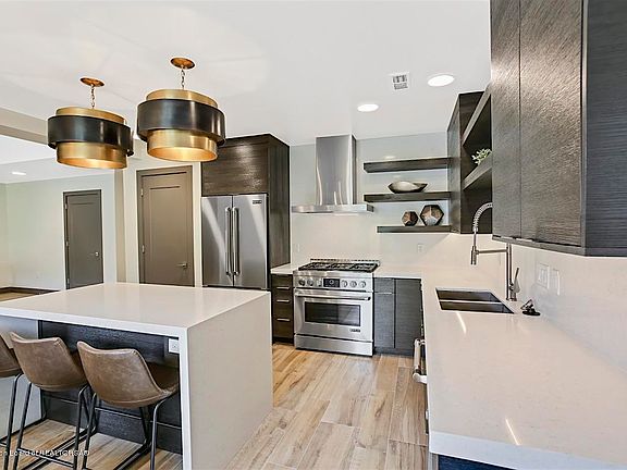 4th image of 235 S Glenwood St #4