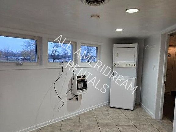 4th image of 17A Locust St Room 2