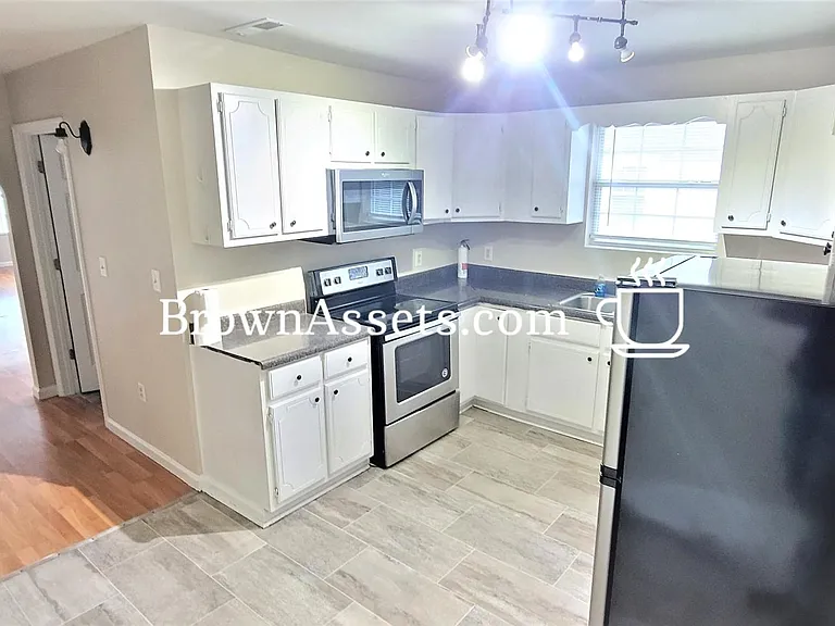 2722 B M Montgomery St — Photo 5