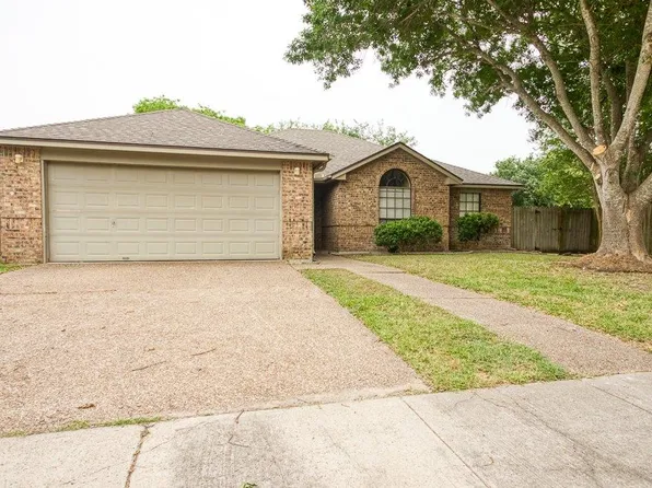 2322 Willow Dr, Portland, TX 78374