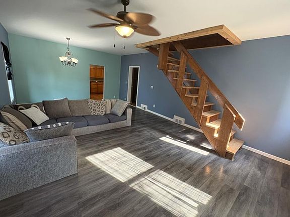 2nd image of 130 John St