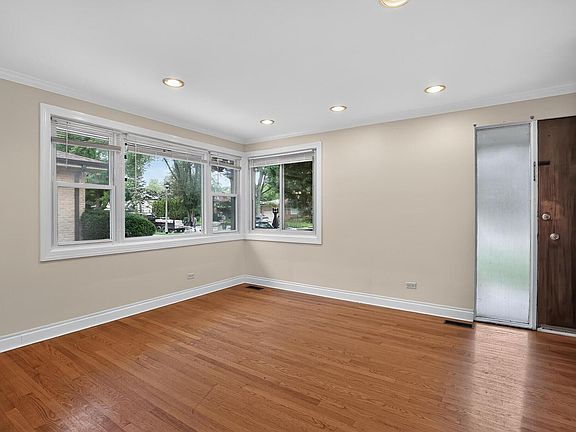 4th image of 9231 N Lowell Ave