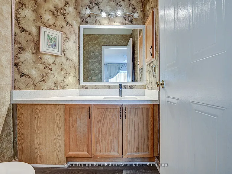 70 Nectarine Cres — Photo 13
