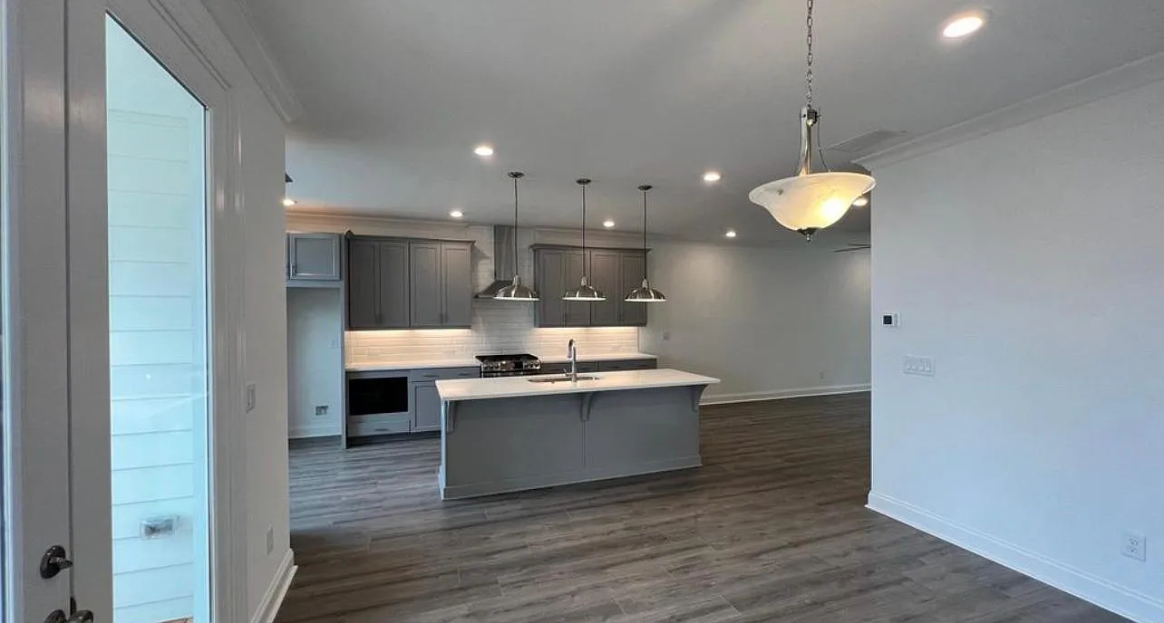 4 bed, 3.5 bath, 2220 sqft, $3,200 — Photo 2