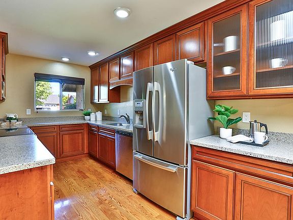 4th image of 2127 Anthony Dr