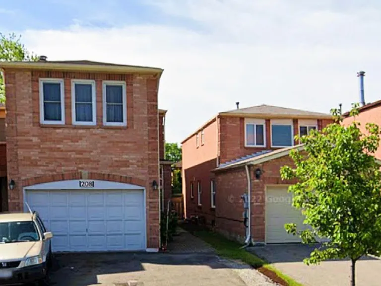 208 Roxanne Cres #LOWER — Photo 1
