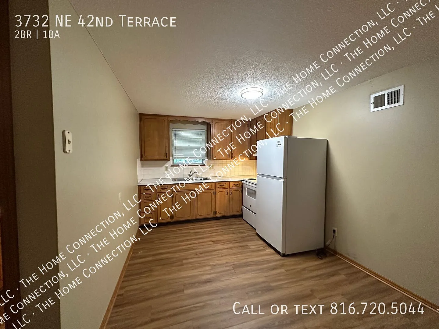 2 Bed / 1 Bath Townhouse with Attached Garage — Photo 4