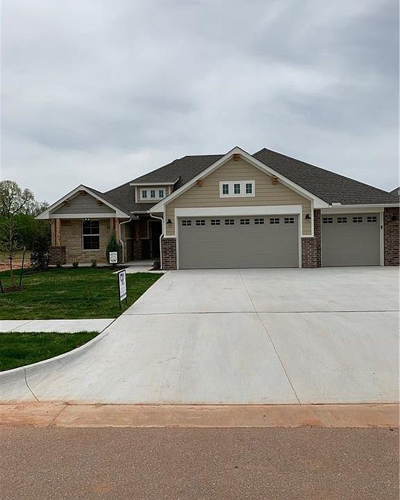 1st image of 2804 Pebble Creek St