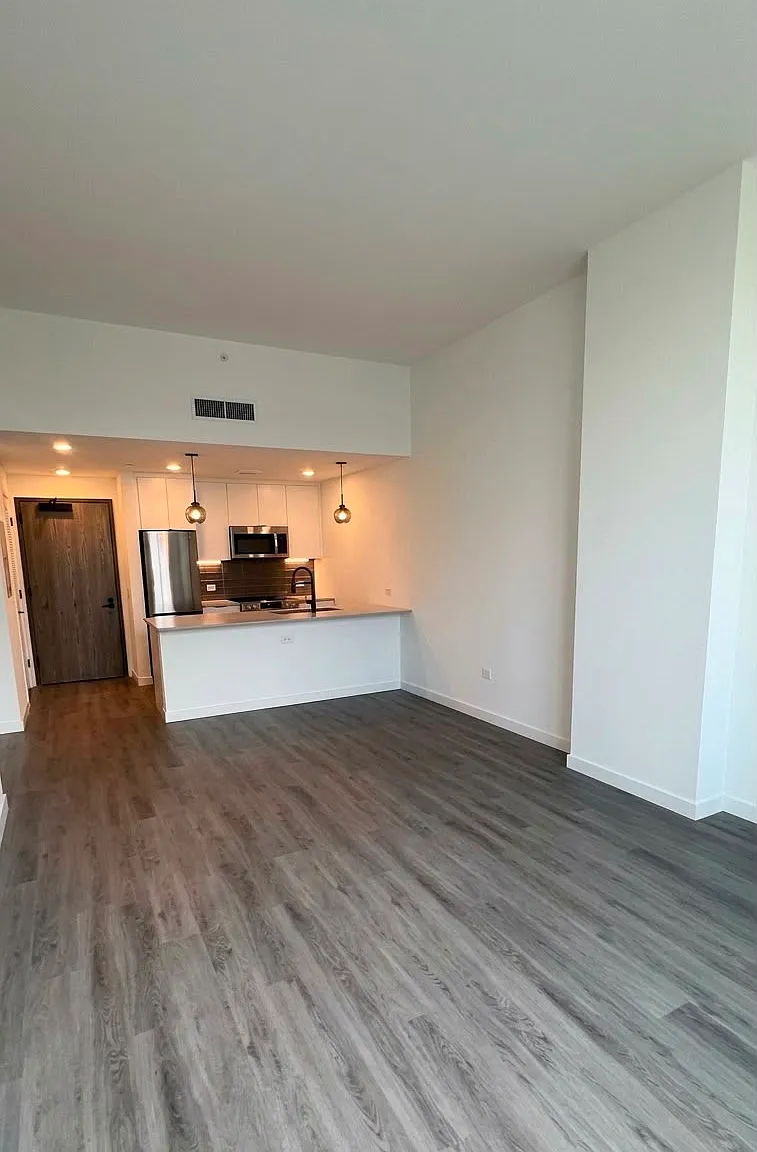 1 bed, 690 sqft, $2,320 — Photo 2