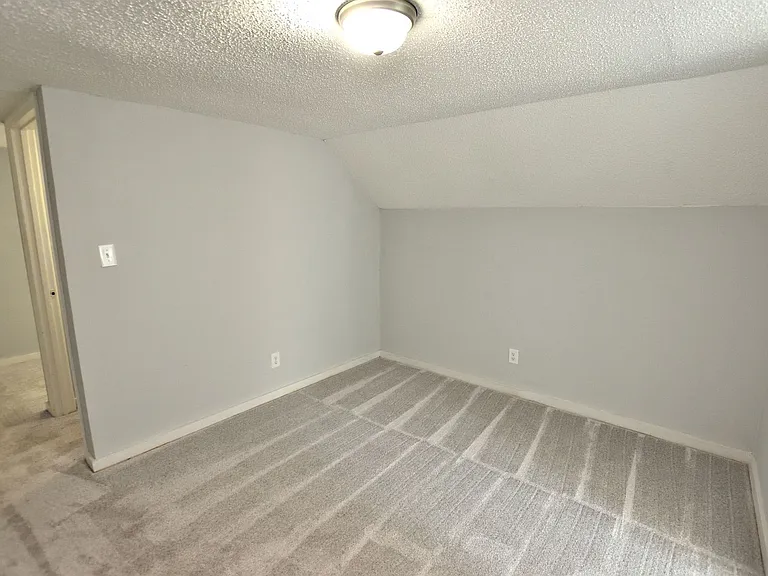 945 Sycamore St — Photo 17