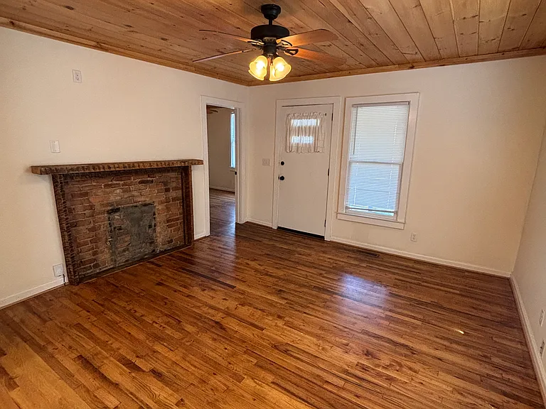 955 N Chase St — Photo 5