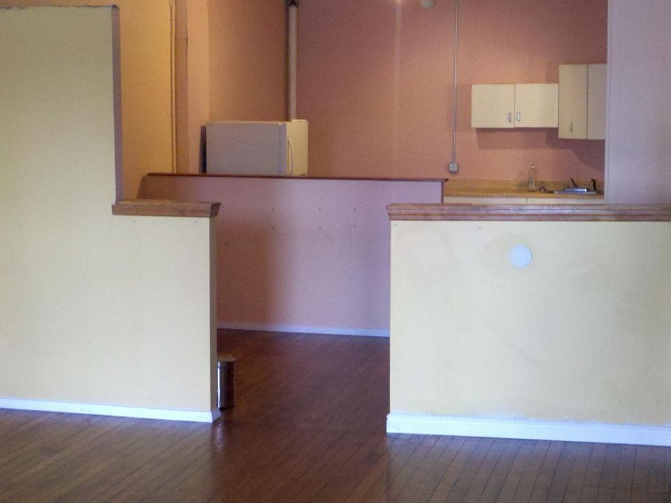 2nd image of 322 Main St