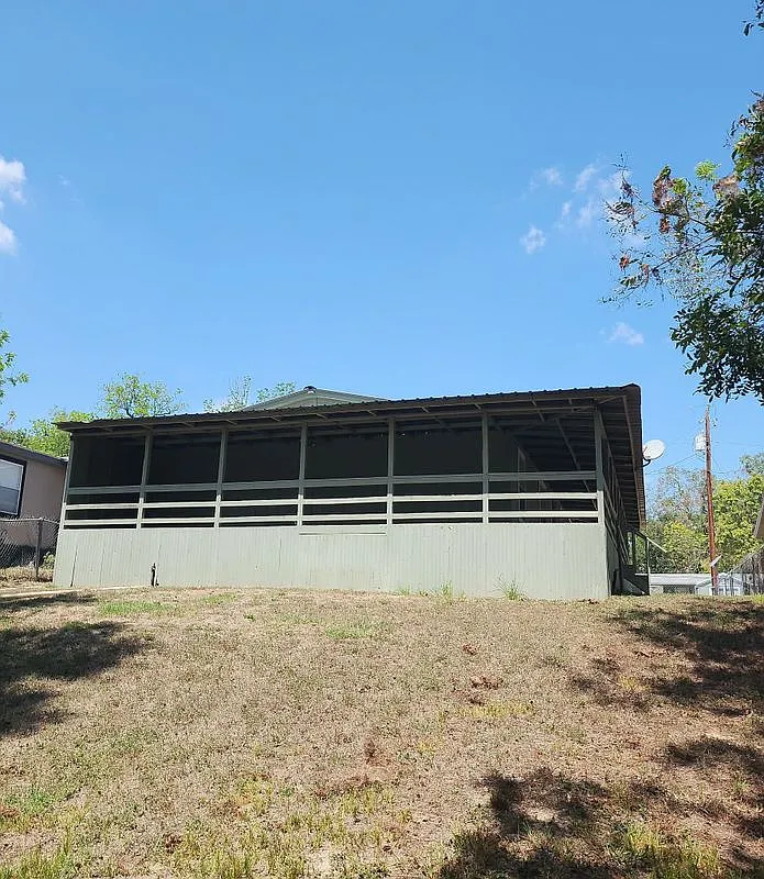 3 bed, 2.0 bath, 1064 sqft, $1,500 — Photo 3