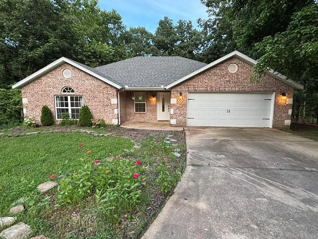 3 bed, 1632 sqft, $1,800 — Photo 3