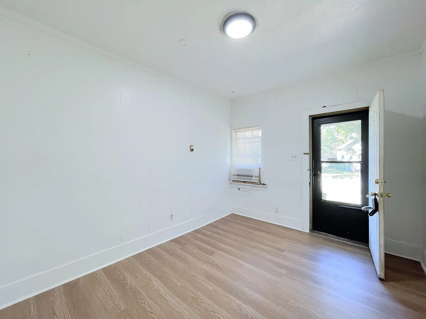 1 bedroom duplex close to Dillons — Photo 2