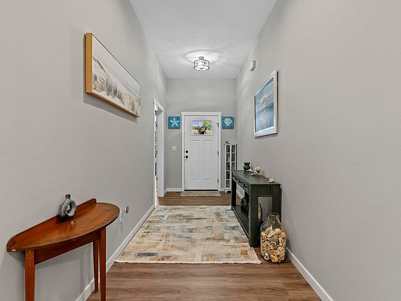 3rd image of 1502 W Parkview Street