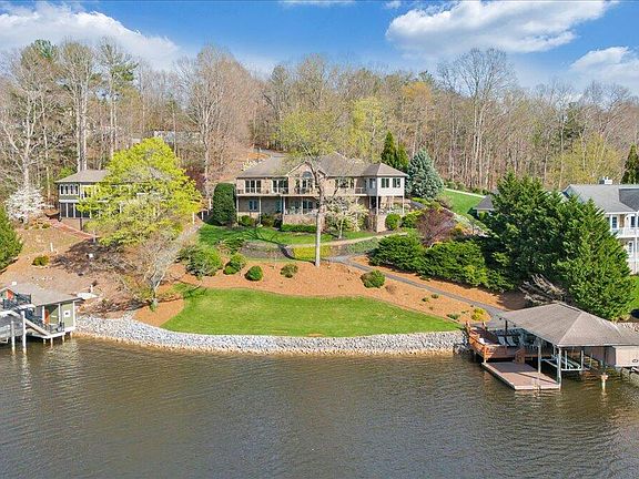 3rd image of 274 Village Ln