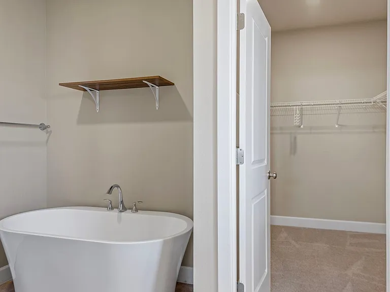 280 NW Double Eagle Ave — Photo 10