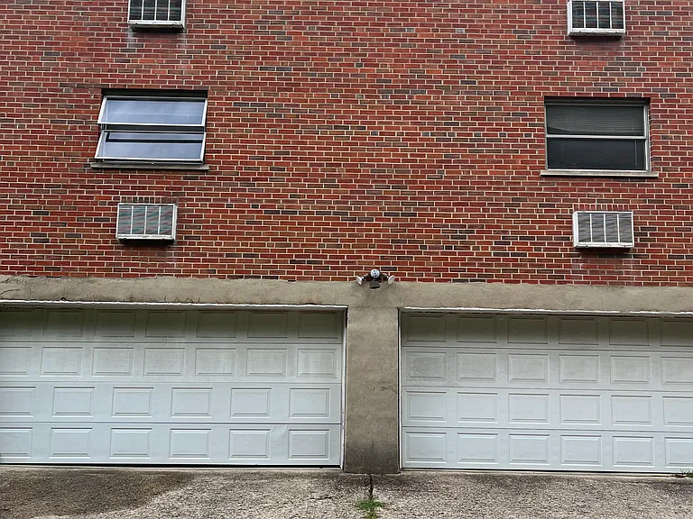 2927 Linwood Ave #D — Photo 11