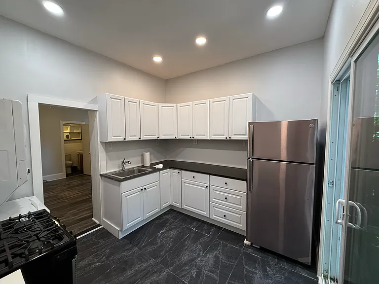 828 Corinthian Ave #1 — Photo 23