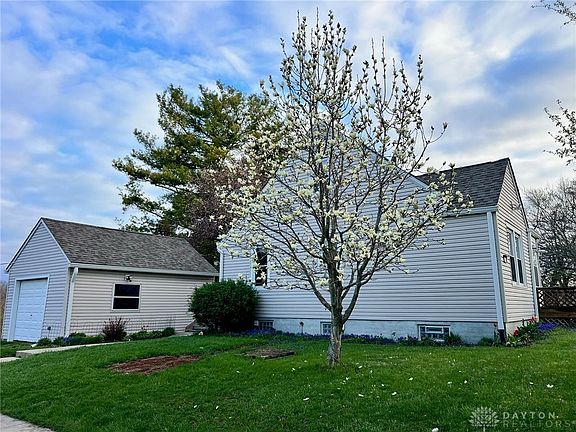 2nd image of 2404 Cottingham Rd N