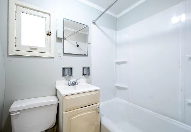 236 Saratoga St #2 — Photo 10