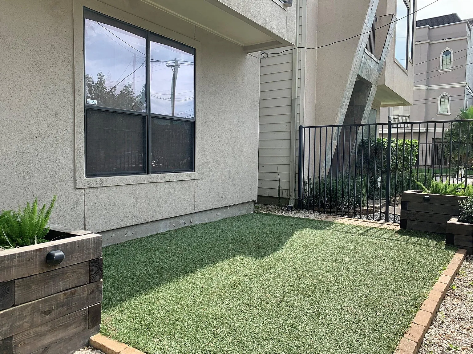 3 bed, 3.5 bath, 2288 sqft, $2,700 — Photo 3