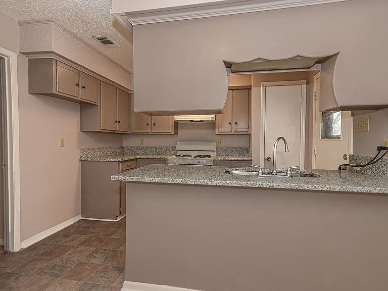 3404 Stanford St — Photo 10